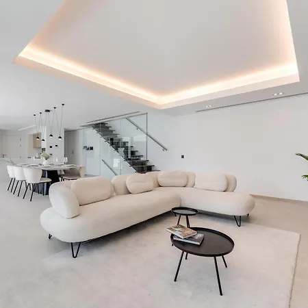 Newly Built Luxury 4 Bdrm With Sea View *