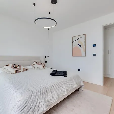 Apartment Newly Built Luxury 4 Bdrm With Sea View