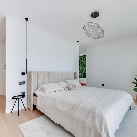 Newly Built Luxury 4 Bdrm With Sea View Apartment