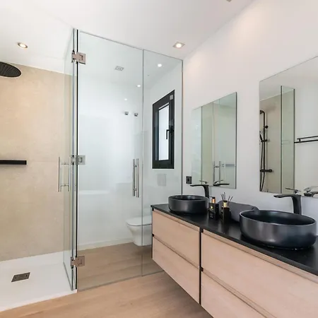 Newly Built Luxury 4 Bdrm With Sea View Apartment *