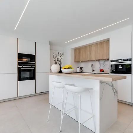 Newly Built Luxury 4 Bdrm With Sea View Marbella