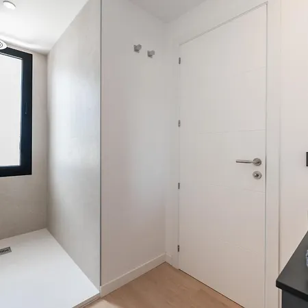 Newly Built Luxury 4 Bdrm With Sea View