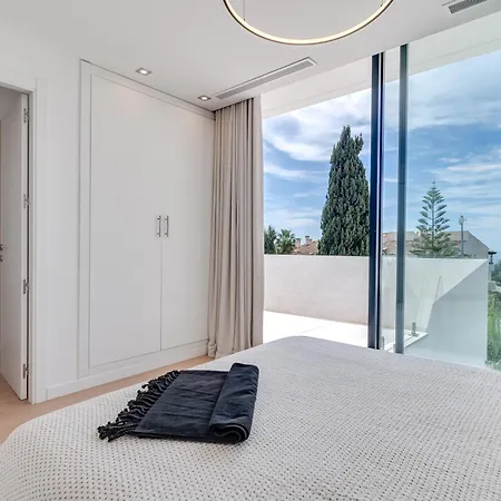 Newly Built Luxury 4 Bdrm With Sea View *