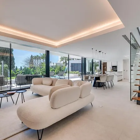 Newly Built Luxury 4 Bdrm With Sea View
