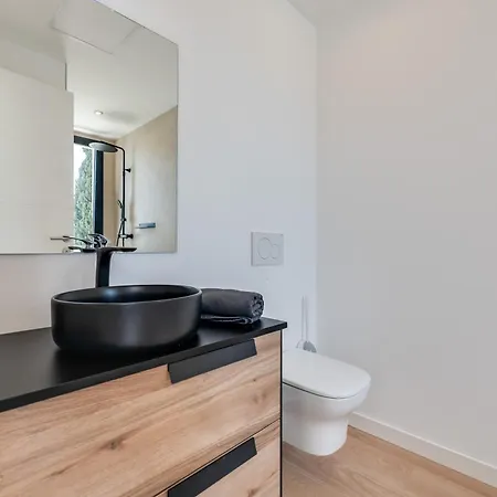 Apartment Newly Built Luxury 4 Bdrm With Sea View