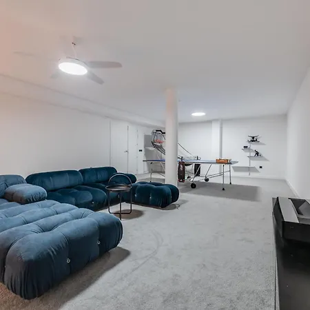 Newly Built Luxury 4 Bdrm With Sea View
