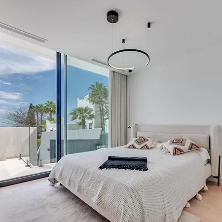Newly Built Luxury 4 Bdrm With Sea View *