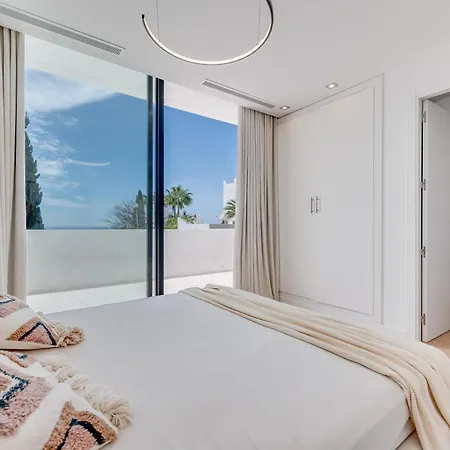 Newly Built Luxury 4 Bdrm With Sea View Marbella