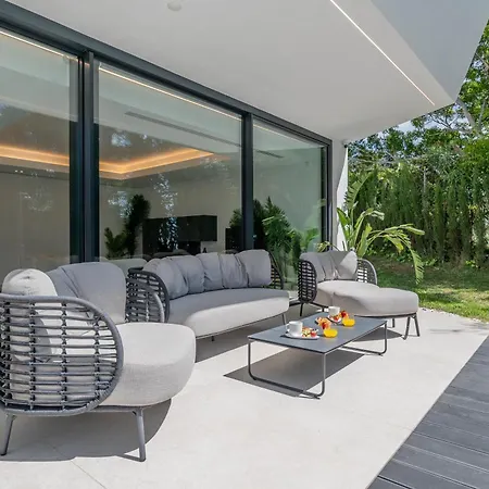 Newly Built Luxury 4 Bdrm With Sea View Marbella